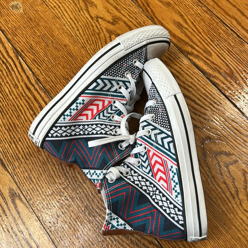 Converse Chuck Taylor All Stars Festival Geo pattern. Great condition. Women’s 8 - Picture 5 of 12